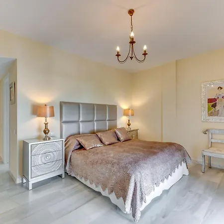 Beachside Puerto Banus Luxury Aprt2 *