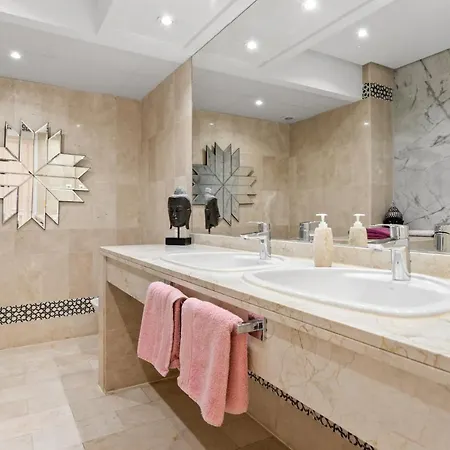 Beachside Puerto Banus Luxury Aprt2