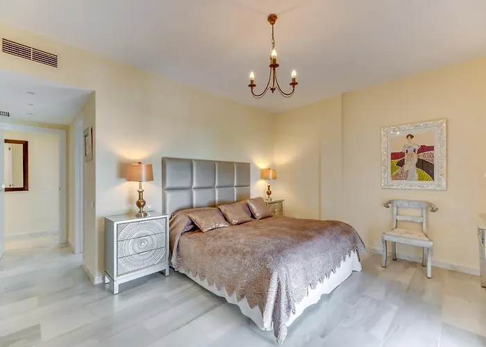 Beachside Puerto Banus Luxury Aprt2 *