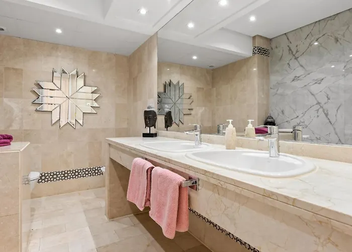 Beachside Puerto Banus Luxury Aprt2
